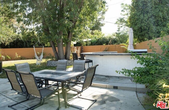 Building Photo - 6329 Jumilla Ave