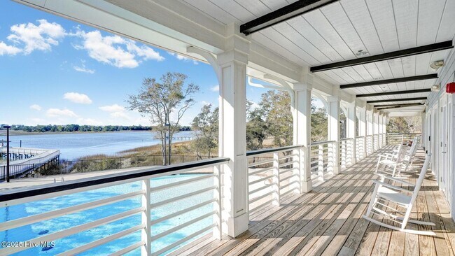 Building Photo - 2272 Dolphin Shores Dr SW