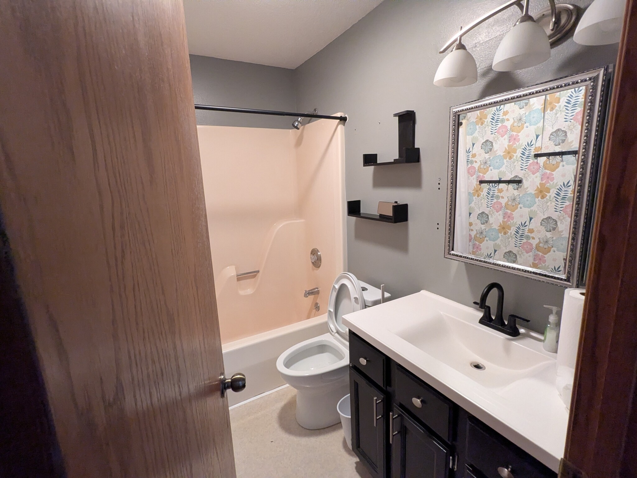 Building Photo - 2047 S Ridge Dr