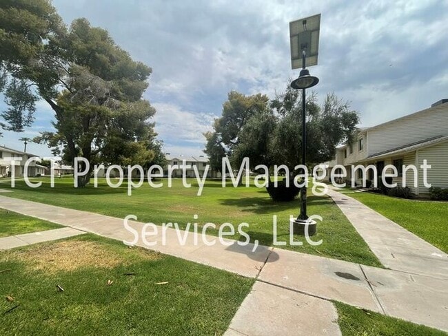 Building Photo - Four bedroom Tempe Townhome!