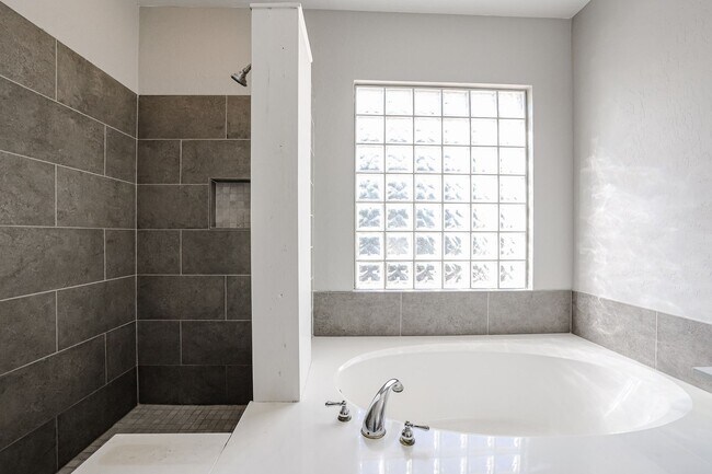 Building Photo - COMING SOON!! INCREDIBLE 5-BEDROOM 3 BATH, ALMOST 4000 SFT IN CORE CHANDLER