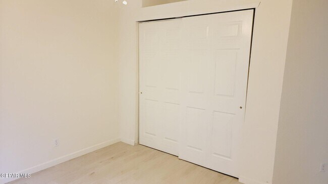 Building Photo - 7025 Crown Ridge Dr