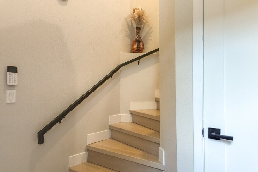 Building Photo - 1001 North Pasadena-SI ID1385691P