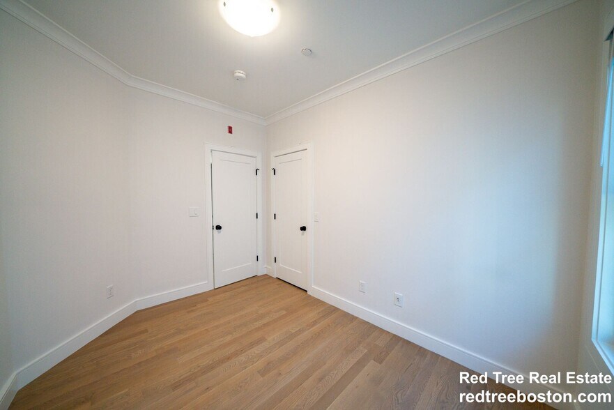 Building Photo - 37 Calumet St