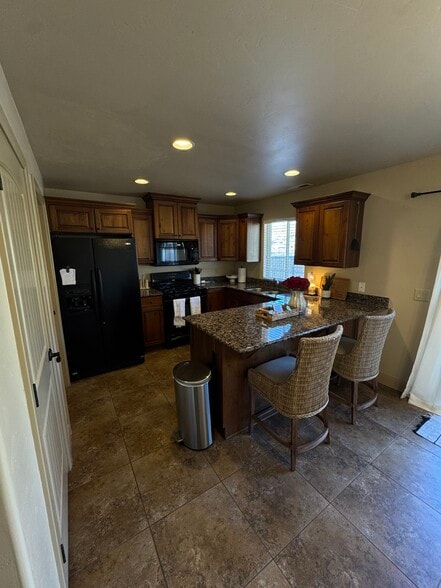 Kitchen - 920 25 E St