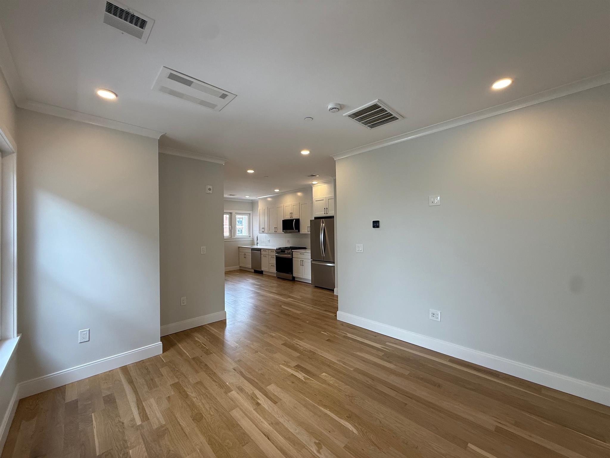 Building Photo - 35 Gore St