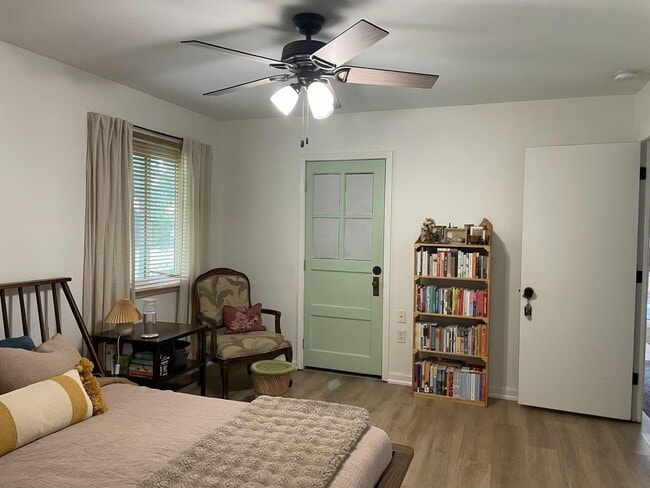 Building Photo - 3 bedrooms, 2 bathrooms, fenced yard!