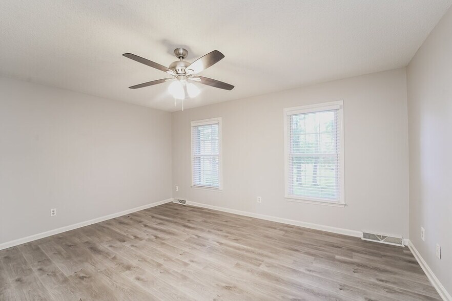 Building Photo - 2215 Knollgate Dr
