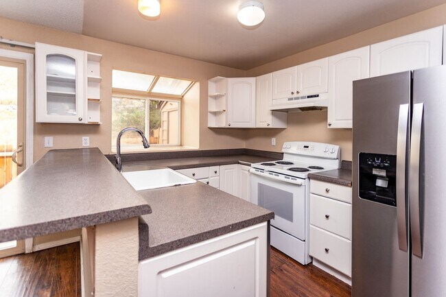 Building Photo - 6853 Mountain Top Ln