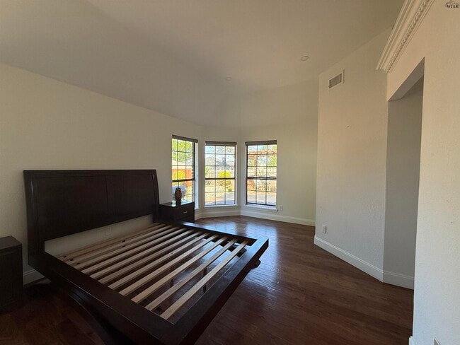 Building Photo - 19 Pilot Point Dr