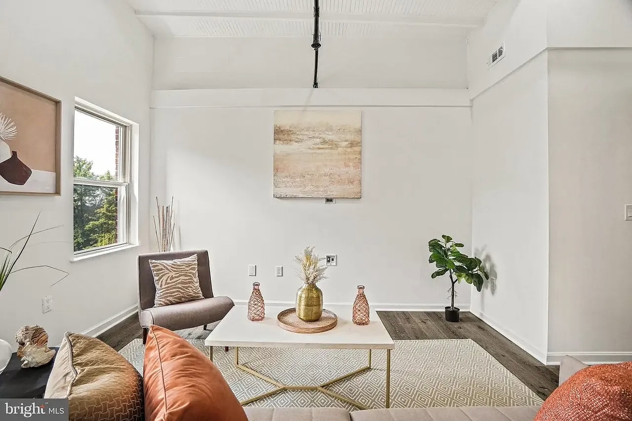 Building Photo - 1240 Holbrook Ter NE