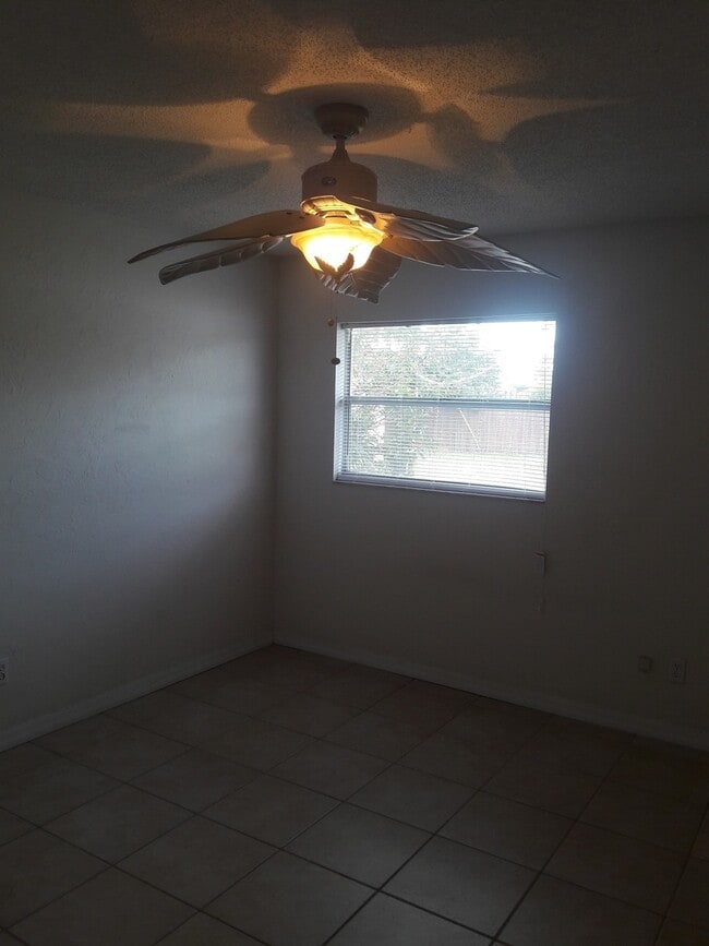 Building Photo - Newly renovated 2 bedroom duplex in Braden...