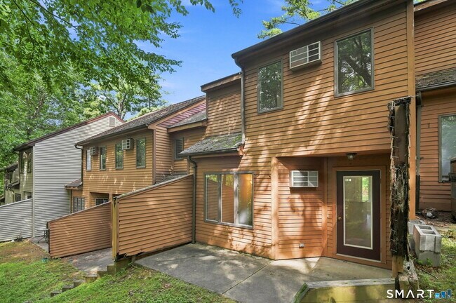 Building Photo - 44 Tolland Ave