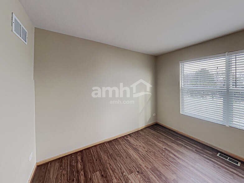 Building Photo - 6516 Roth Dr