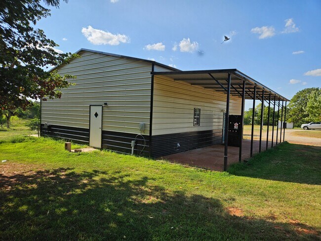 Building Photo - 21387 Fir Ln
