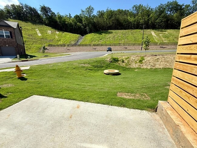 Building Photo - New Corner Unit Townhome in Cartersville