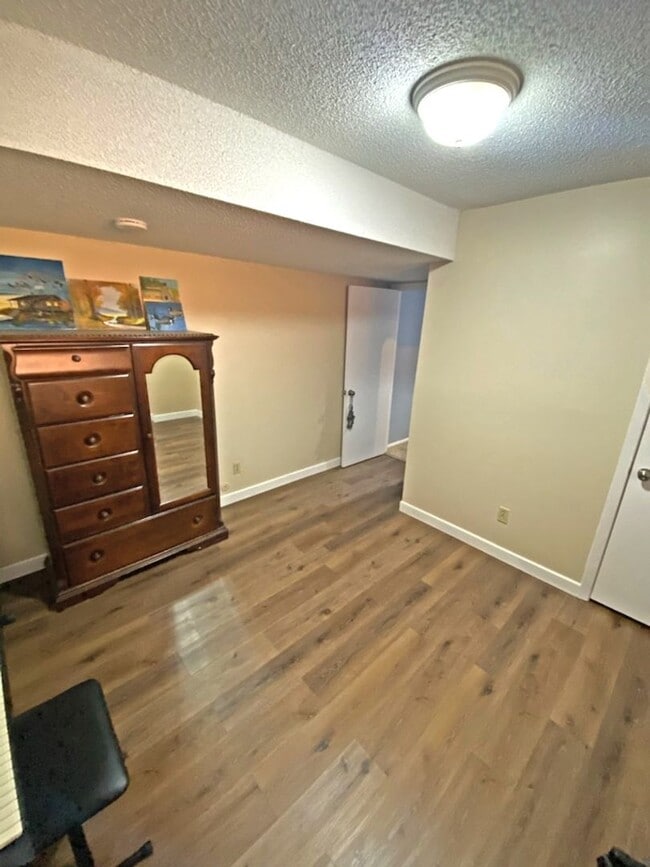Building Photo - 10903 Gillette St