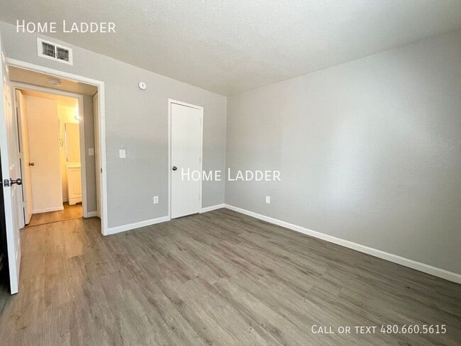 Building Photo - 4961 S Park Ave