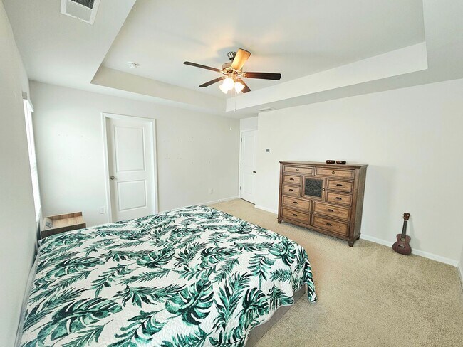 Building Photo - Beautiful Home 4 Bedroom 2.5 Bath