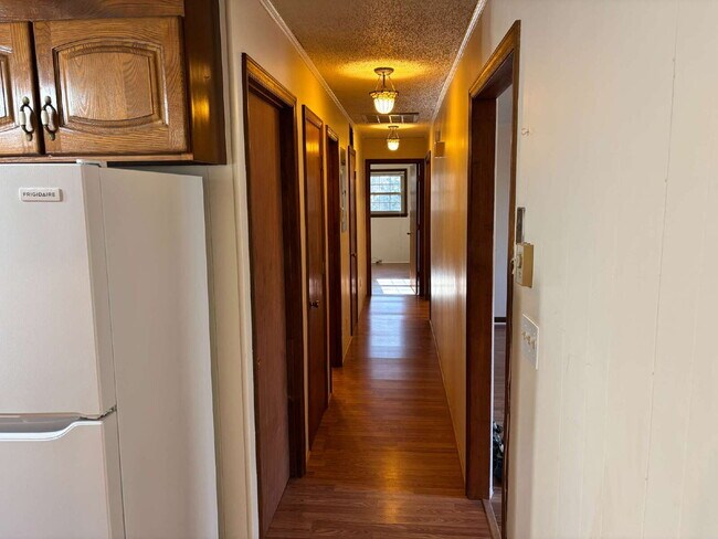 Building Photo - Charming Home for Rent on Quiet Cul-de-Sac!