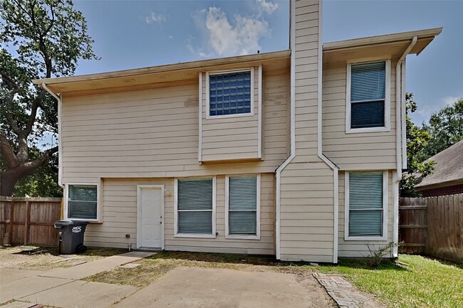 Building Photo - 10051 Rio Bravo Rd