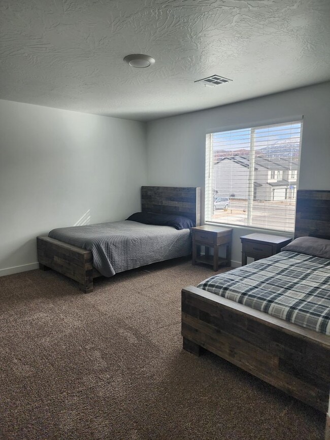 Building Photo - Northfield Townhome for Rent $1880 mo.