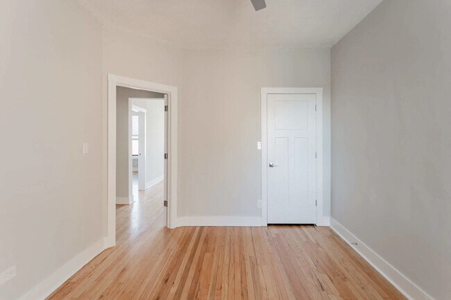 Building Photo - 6143 S Dorchester Ave