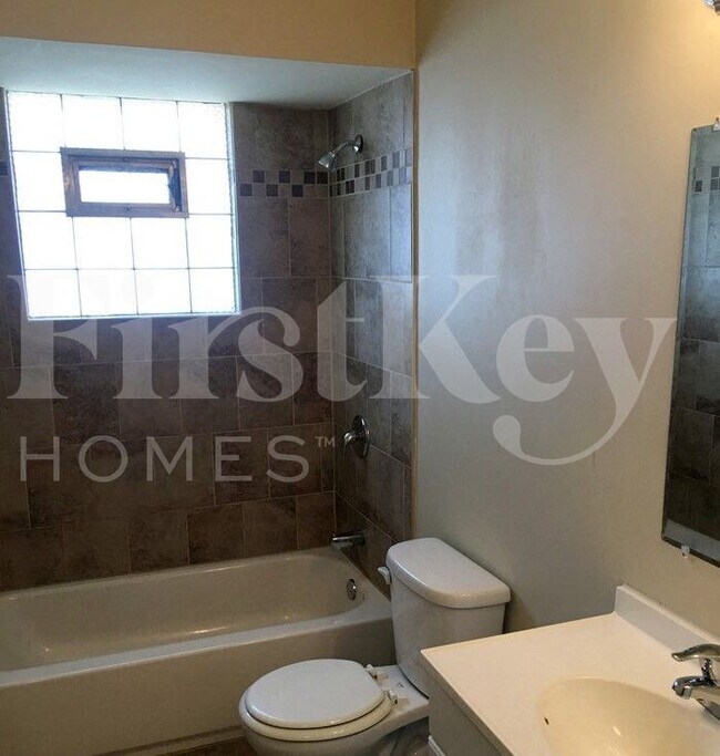 Building Photo - 17225 Coventry Ln