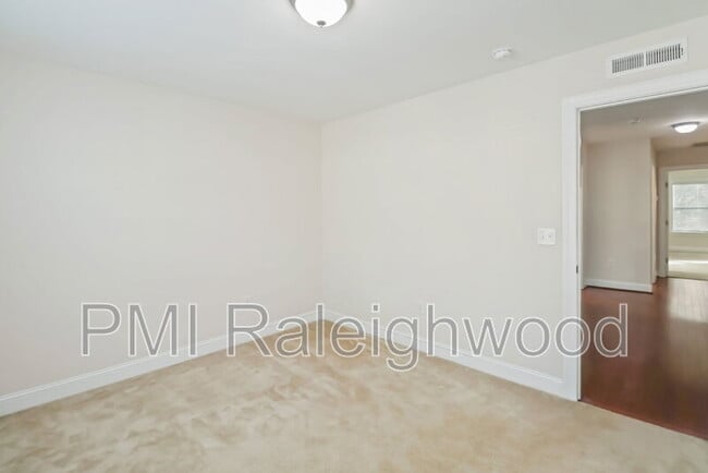 Building Photo - 2707 Masonboro Ferry Dr