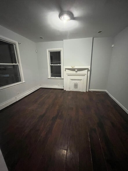 Building Photo - 451 Alden St