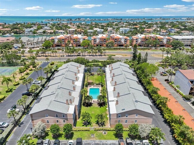Building Photo - 637 Pinellas Bayway