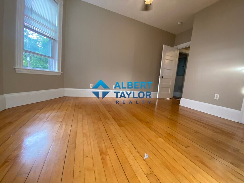 Building Photo - 1 Parker Hill Ter