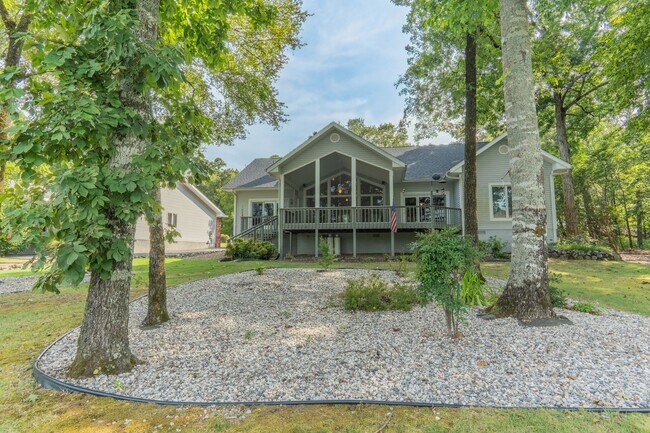 Building Photo - 10 Lindura Ln