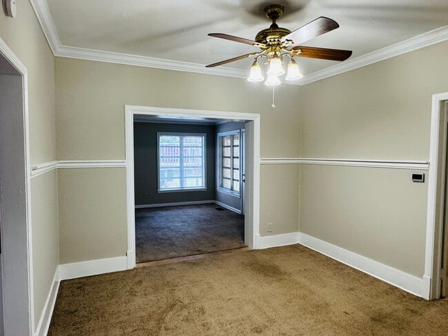 Building Photo - Charming 5-Bedroom Home with In-Law Suite ...