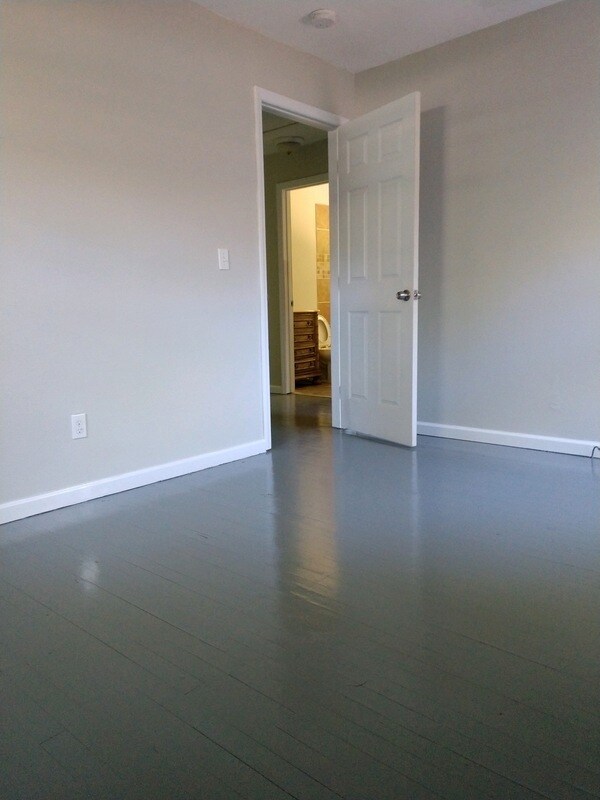 Building Photo - 4207 Dinglewood Ave