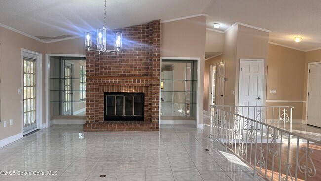 Building Photo - 301 Nesbitt St