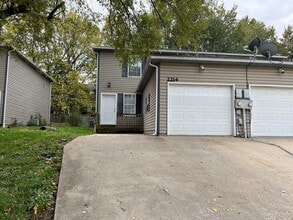 Building Photo - 2204 Live Oak Ln