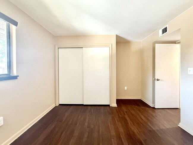 Building Photo - 785 S Village Dr