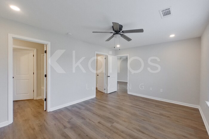 Building Photo - 122 Cottage Grove Rd