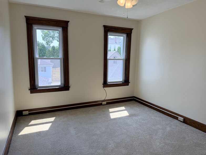 Building Photo - 46 King Philip Rd