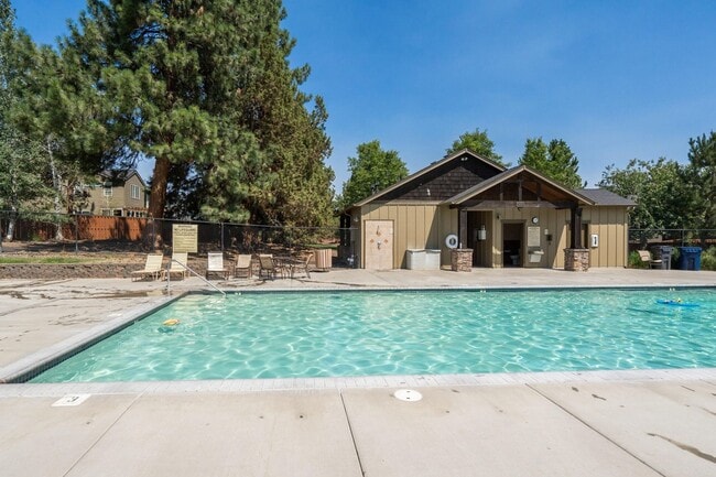 Building Photo - Freshly updated 4 bedroom 2.5 bath, two st...