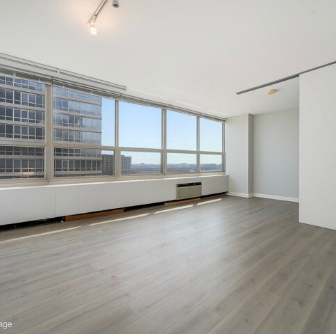 Building Photo - 3550 N Lake Shore Dr