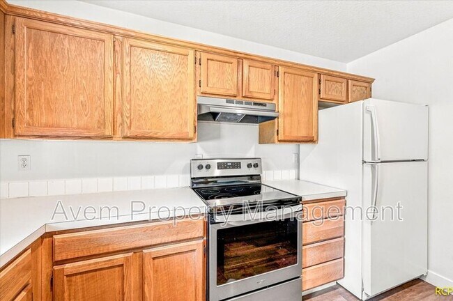 Building Photo - 3978 SW Pinewood Way