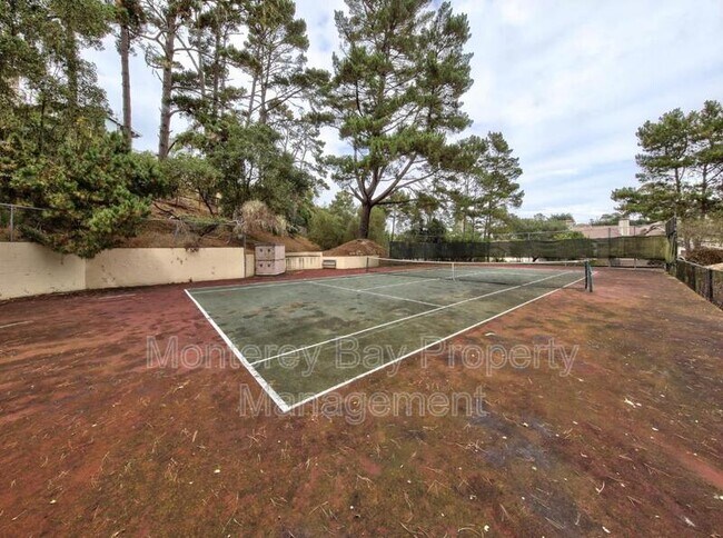 Building Photo - 61 Glen Lake Dr