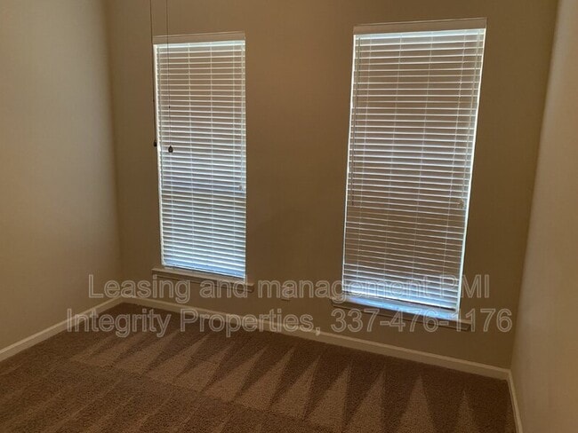 Building Photo - 115 N Pointe Dr