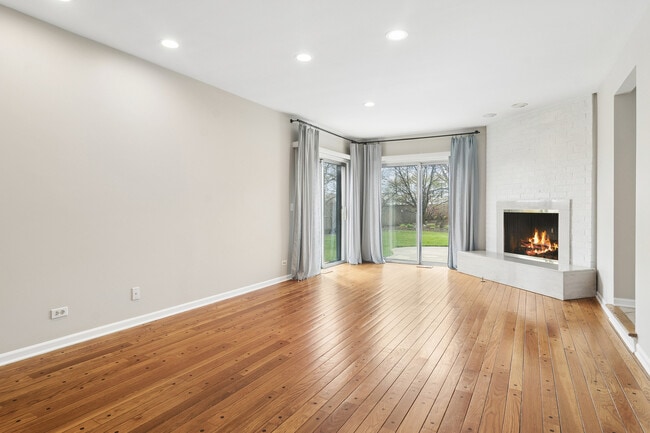 Building Photo - 10 Fairview Ave