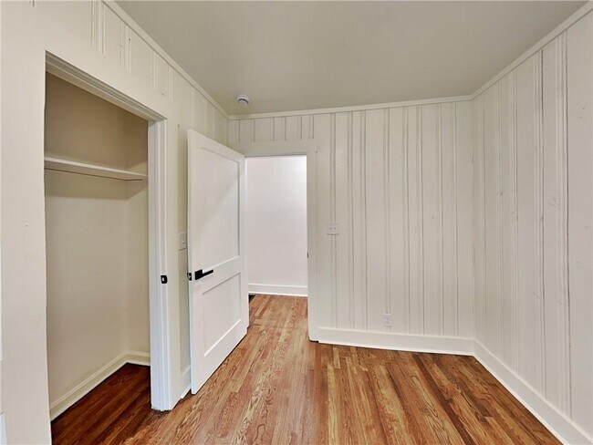 Building Photo - 108 Burbank Dr NW