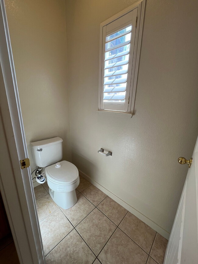 Building Photo - North Merced: $2400 Two Story 4 Bedroom / ...