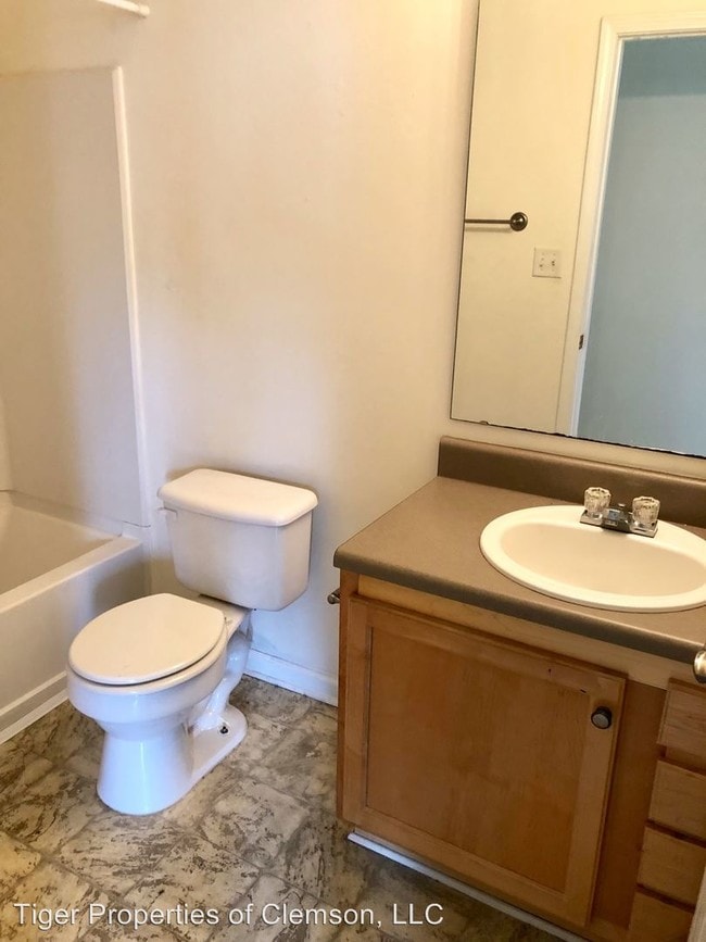 Building Photo - 3 br, 3 bath House - 1301 Harts Ridge Dr