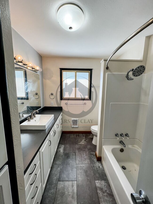 Building Photo - Charming West Salem Home - Coming Soon!